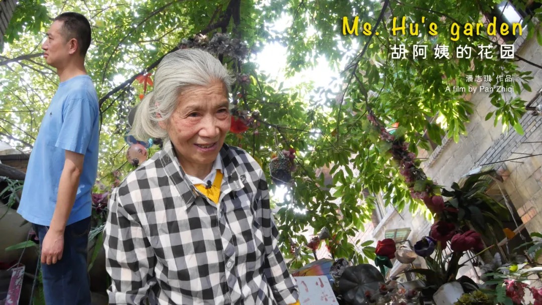 世界破破烂烂,重庆有位胡阿姨在缝缝补补